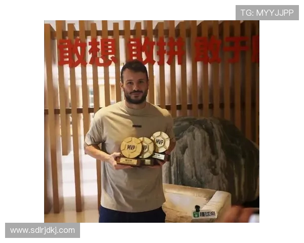 瓦科转发球迷祝贺自己荣获中超第24轮MVP殊荣并晒海报引热议 瓦科转发球迷祝贺自己荣获中超第24轮MVP殊荣并晒海报引热议