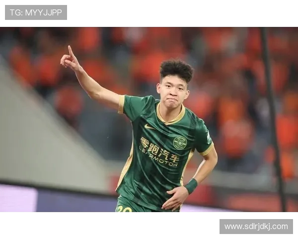 王钰栋回应记者误解称擅长突破不常传中 自称全能为中心 王钰栋回应记者误解称擅长突破不常传中 自称全能为中心